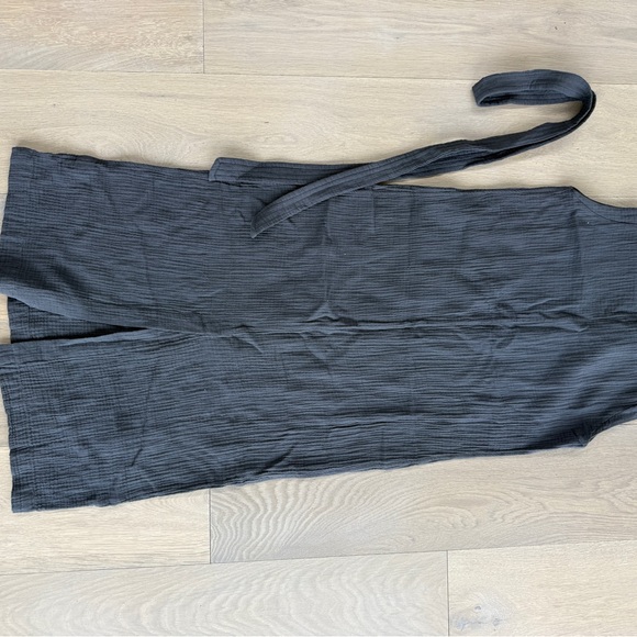 Charcoal Gray Sleeveless Dress - Picture 3 of 3